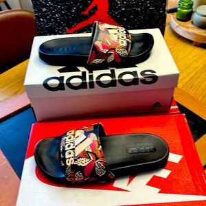 Women’s adidas adilette sandals w7 - NWOT